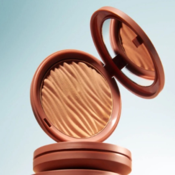 Ciate London Brazilian Glow Bronzing Powder in Aruba Island - Picture 6 of 8